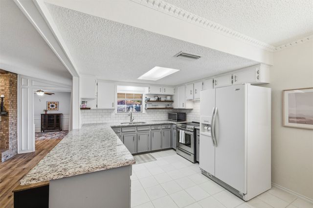 805 Cove Hollow, Irving, TX 75060