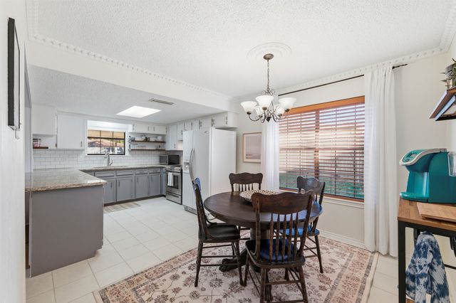 805 Cove Hollow, Irving, TX 75060