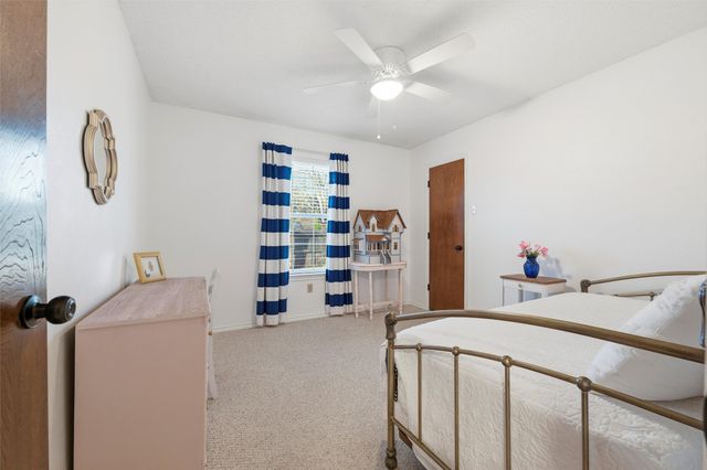 805 Cove Hollow, Irving, TX 75060