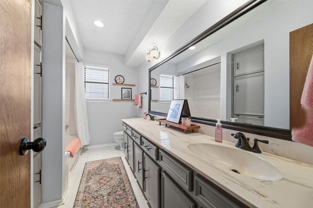 805 Cove Hollow, Irving, TX 75060