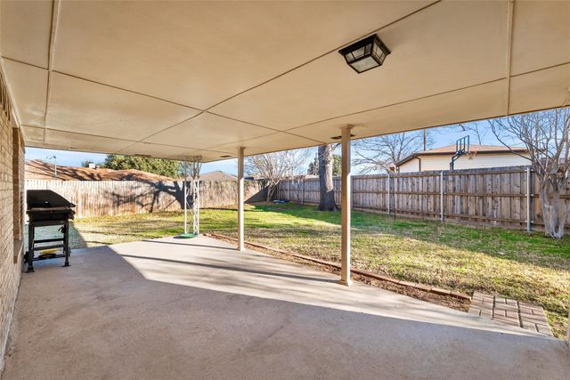 805 Cove Hollow, Irving, TX 75060