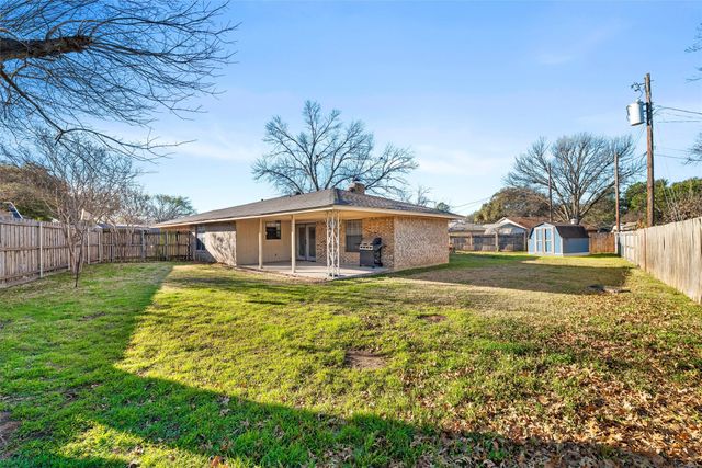 805 Cove Hollow, Irving, TX 75060