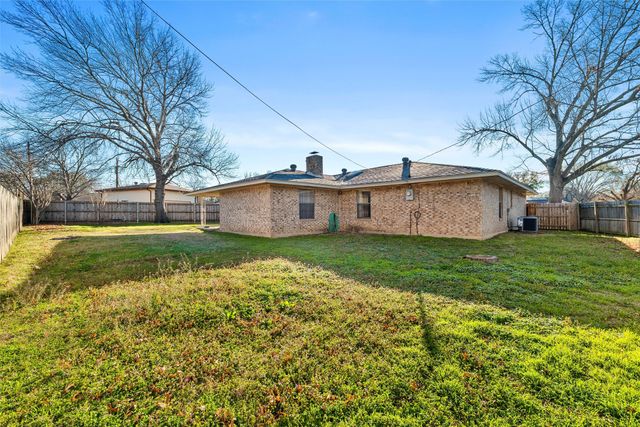 805 Cove Hollow, Irving, TX 75060