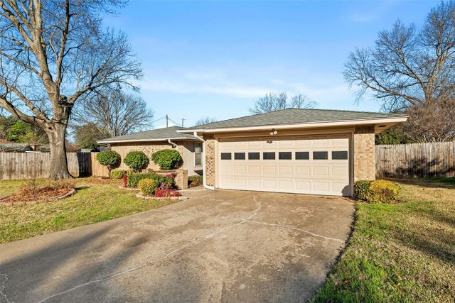 805 Cove Hollow, Irving, TX 75060