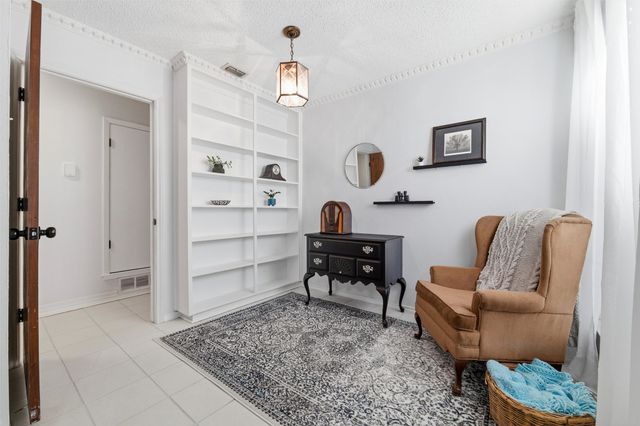 805 Cove Hollow, Irving, TX 75060