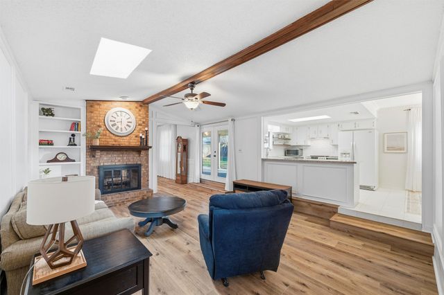 805 Cove Hollow, Irving, TX 75060