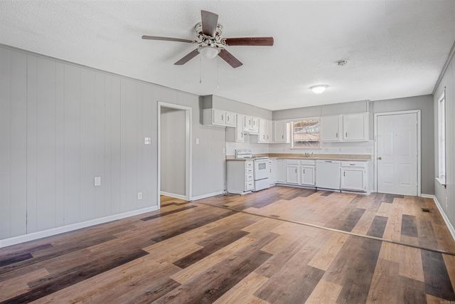 615 & 617 Brierly Dr, Sherwood, AR 72120