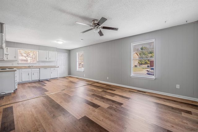 615 & 617 Brierly Dr, Sherwood, AR 72120