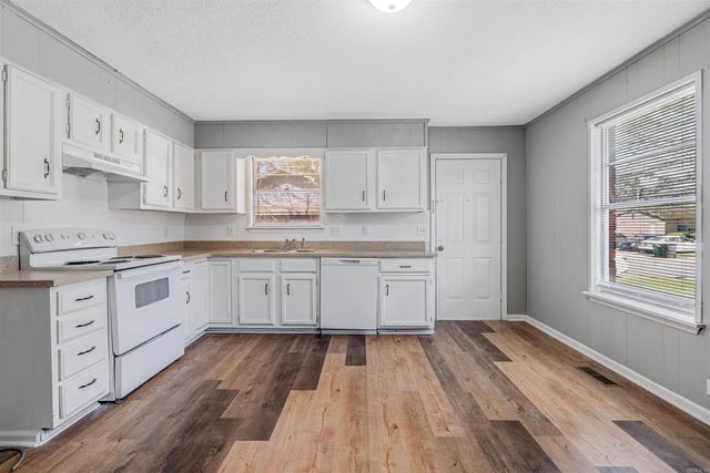 615 & 617 Brierly Dr, Sherwood, AR 72120