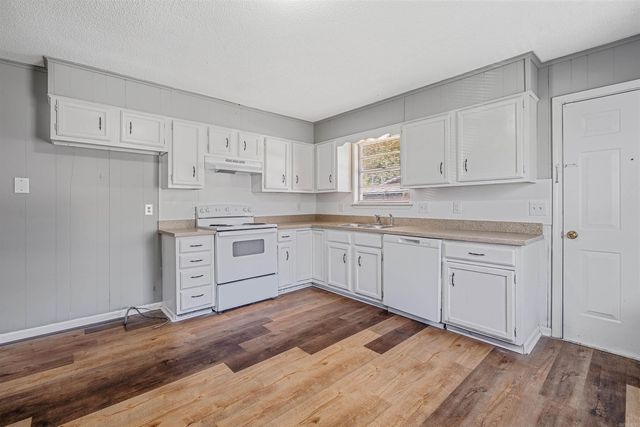 615 & 617 Brierly Dr, Sherwood, AR 72120