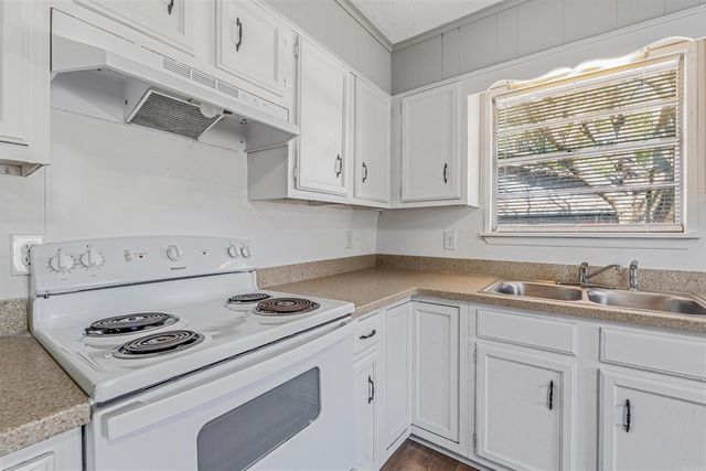 615 & 617 Brierly Dr, Sherwood, AR 72120