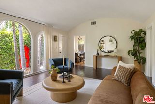 830 Robinson Street, Los Angeles, CA 90026