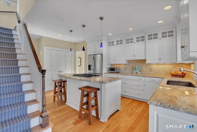 7 Point Comfort, Waterford, CT 06385