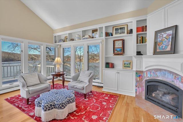 7 Point Comfort, Waterford, CT 06385