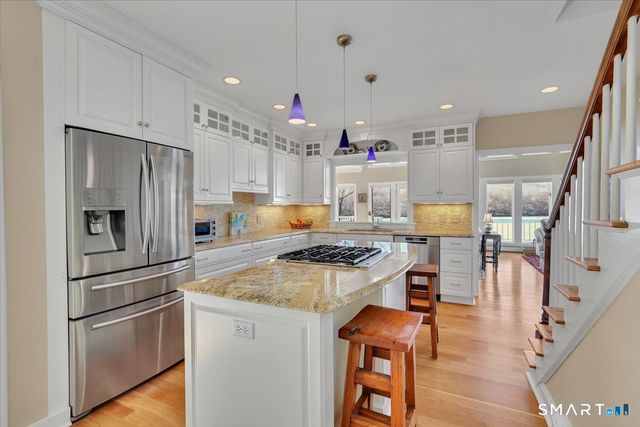 7 Point Comfort, Waterford, CT 06385