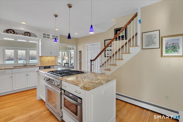 7 Point Comfort, Waterford, CT 06385