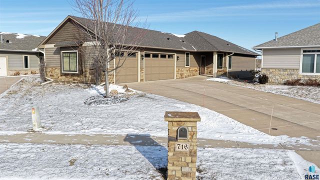716 E Shadow Creek Ln Lane, Sioux Falls, SD 57108