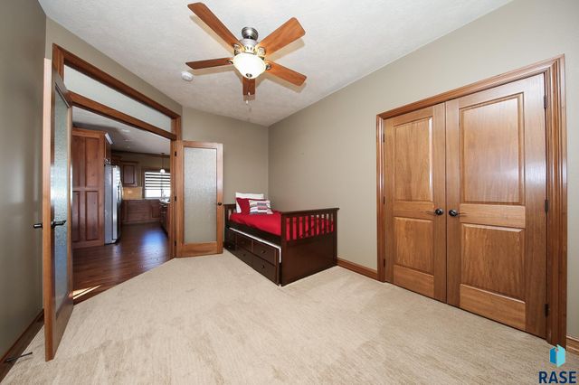 716 E Shadow Creek Ln Lane, Sioux Falls, SD 57108