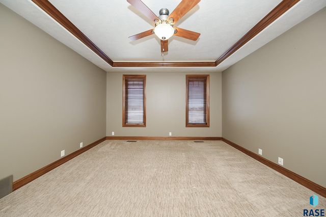 716 E Shadow Creek Ln Lane, Sioux Falls, SD 57108