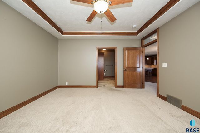 716 E Shadow Creek Ln Lane, Sioux Falls, SD 57108