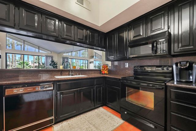 326 Appaloosa Way, Palm Desert, CA 92211