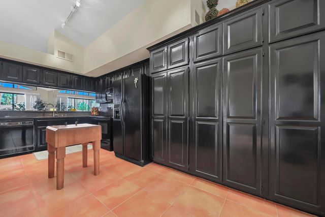 326 Appaloosa Way, Palm Desert, CA 92211