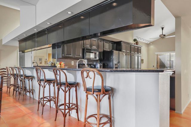 326 Appaloosa Way, Palm Desert, CA 92211