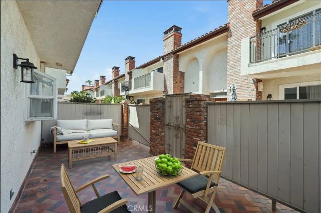 1207 S Catalina Avenue, Redondo Beach, CA 90277