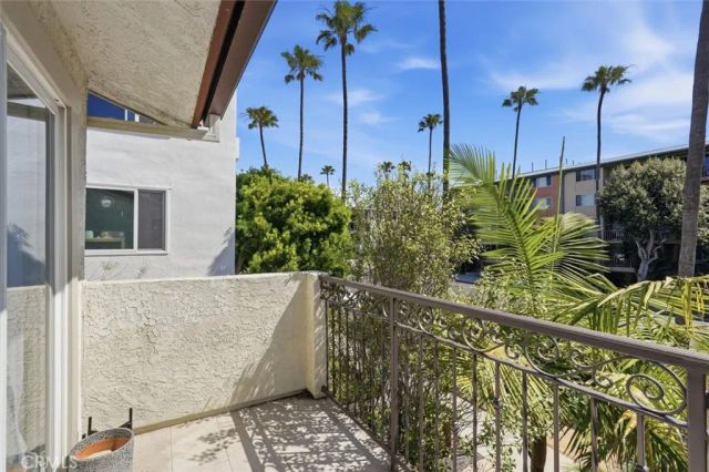 1207 S Catalina Avenue, Redondo Beach, CA 90277