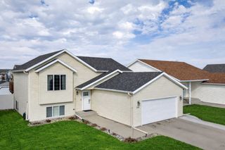 1166 39 1/2 Avenue W, West Fargo, ND 58078