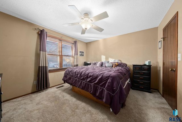 932 S Kennedy Ave Avenue, Sioux Falls, SD 57103