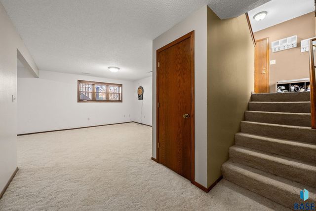 932 S Kennedy Ave Avenue, Sioux Falls, SD 57103