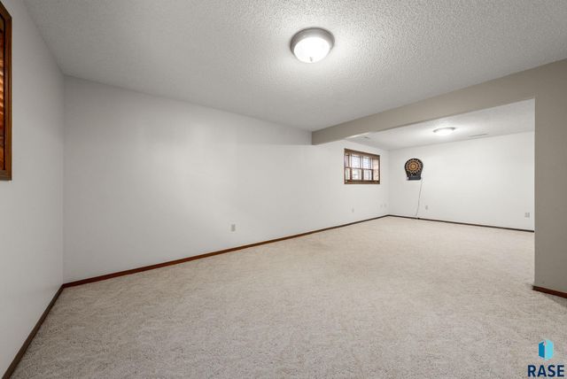 932 S Kennedy Ave Avenue, Sioux Falls, SD 57103