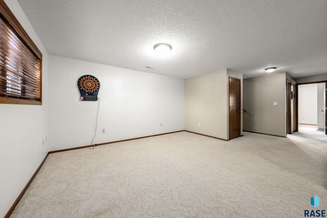 932 S Kennedy Ave Avenue, Sioux Falls, SD 57103