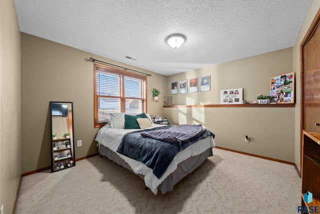 932 S Kennedy Ave Avenue, Sioux Falls, SD 57103