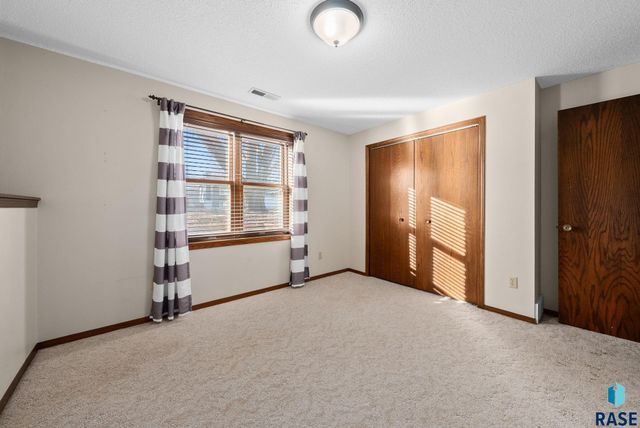 932 S Kennedy Ave Avenue, Sioux Falls, SD 57103