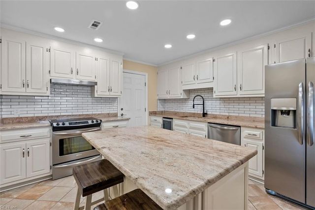 68 Sandie Point LN, Portsmouth, VA 23701