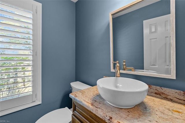 68 Sandie Point LN, Portsmouth, VA 23701