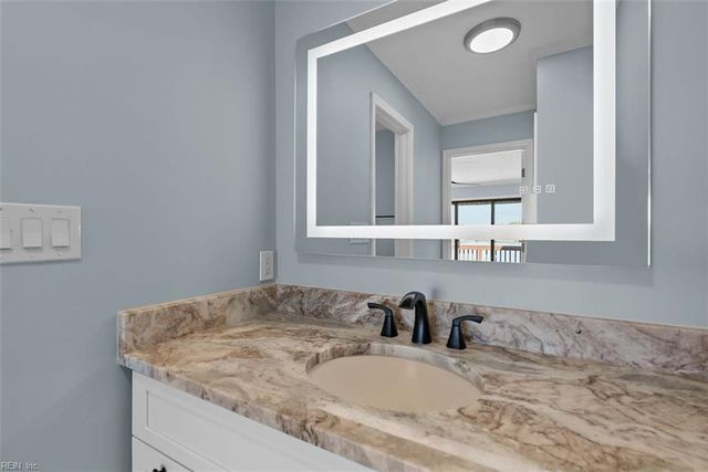 68 Sandie Point LN, Portsmouth, VA 23701