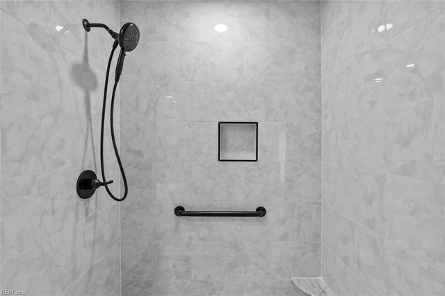 68 Sandie Point LN, Portsmouth, VA 23701