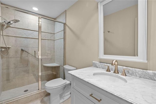 68 Sandie Point LN, Portsmouth, VA 23701