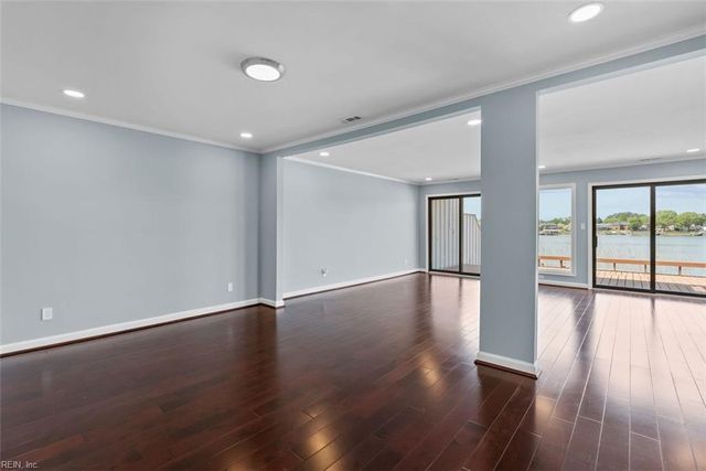 68 Sandie Point LN, Portsmouth, VA 23701