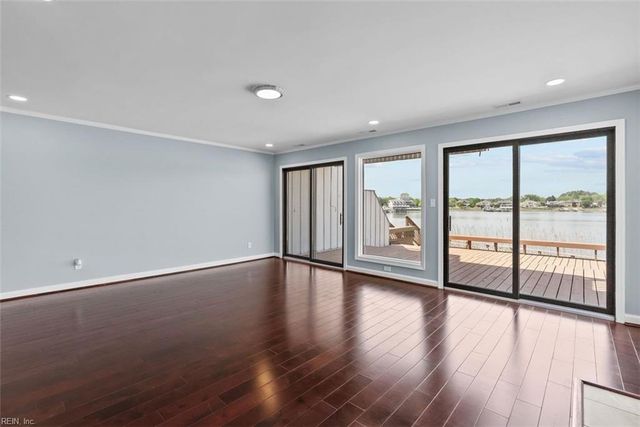 68 Sandie Point LN, Portsmouth, VA 23701