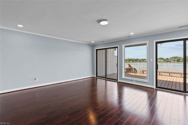 68 Sandie Point LN, Portsmouth, VA 23701