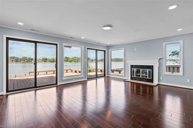 68 Sandie Point LN, Portsmouth, VA 23701