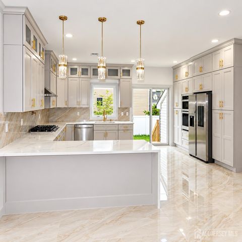 46 Foyer Street, Edison, NJ 08817