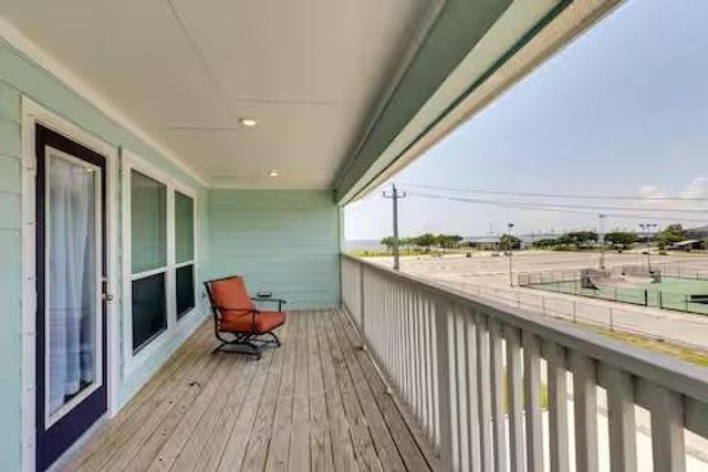1111 San Jacinto Street, La Porte, TX 77571