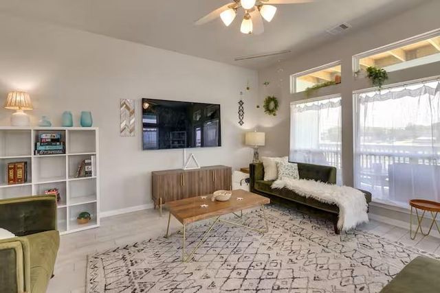 1111 San Jacinto Street, La Porte, TX 77571