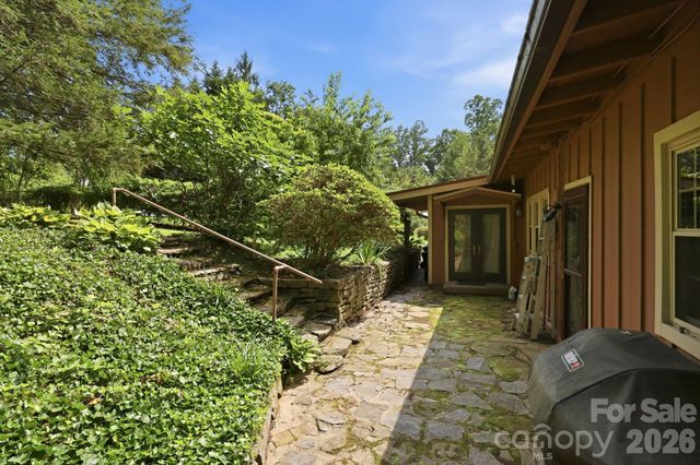 1925 Laurel Park Highway, Hendersonville, NC 28739
