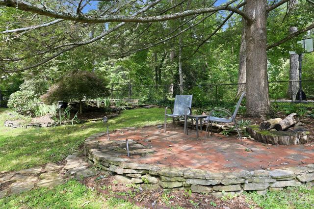 1925 Laurel Park Highway, Hendersonville, NC 28739
